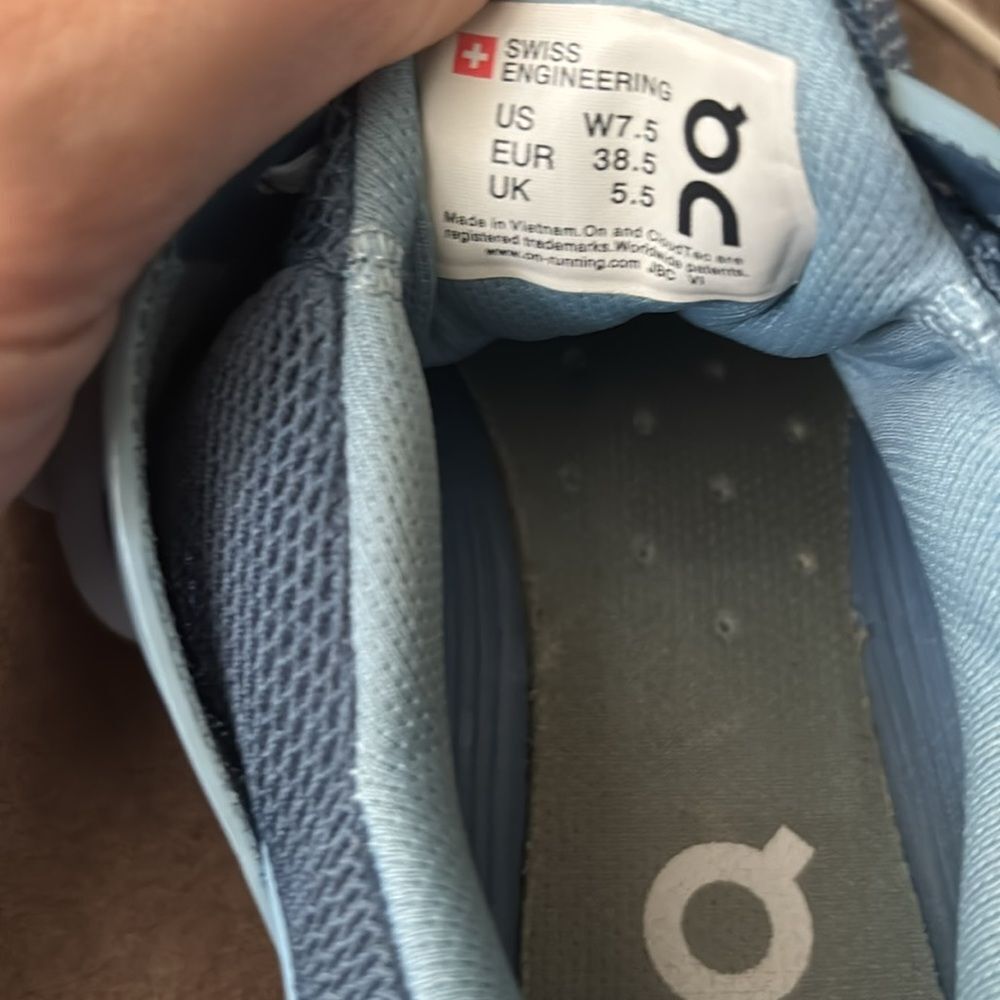 On Running On Cloudswift Snickers Casual in Sky/ Azul Size 7.5 - Picture 7 of 8
